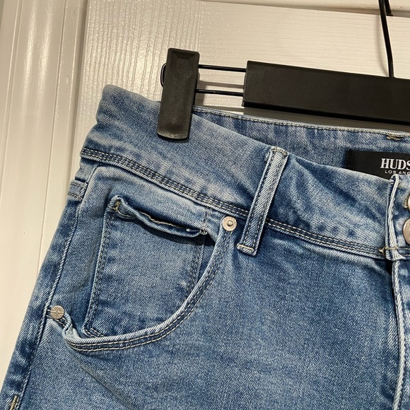 Hudson Size 8 Medium Wash Straight Leg Button Back Pockets Denim Stretch Jeans - Picture 5 of 12